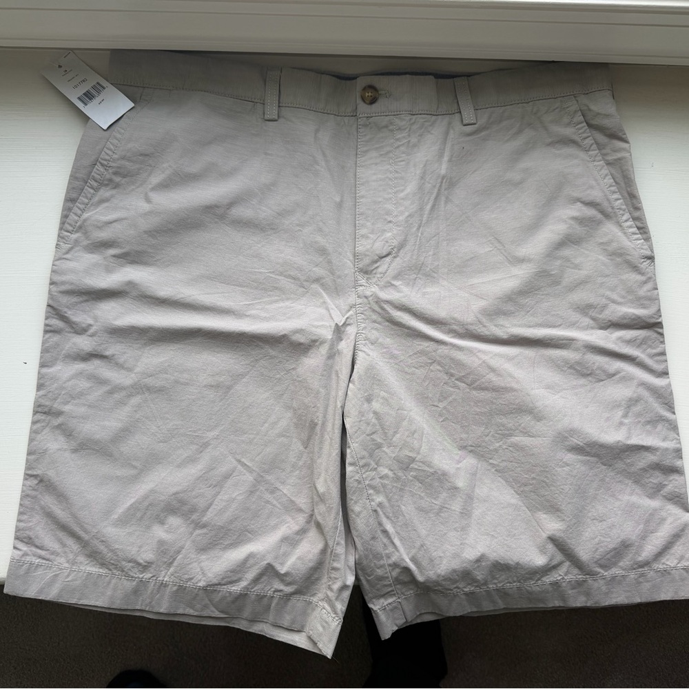 NWT Tommy Hilfiger Classic Fit men’s khaki shorts sz 40
